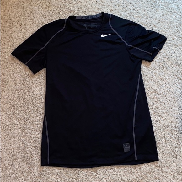 Nike Black T-Shirt - Picture 1 of 3